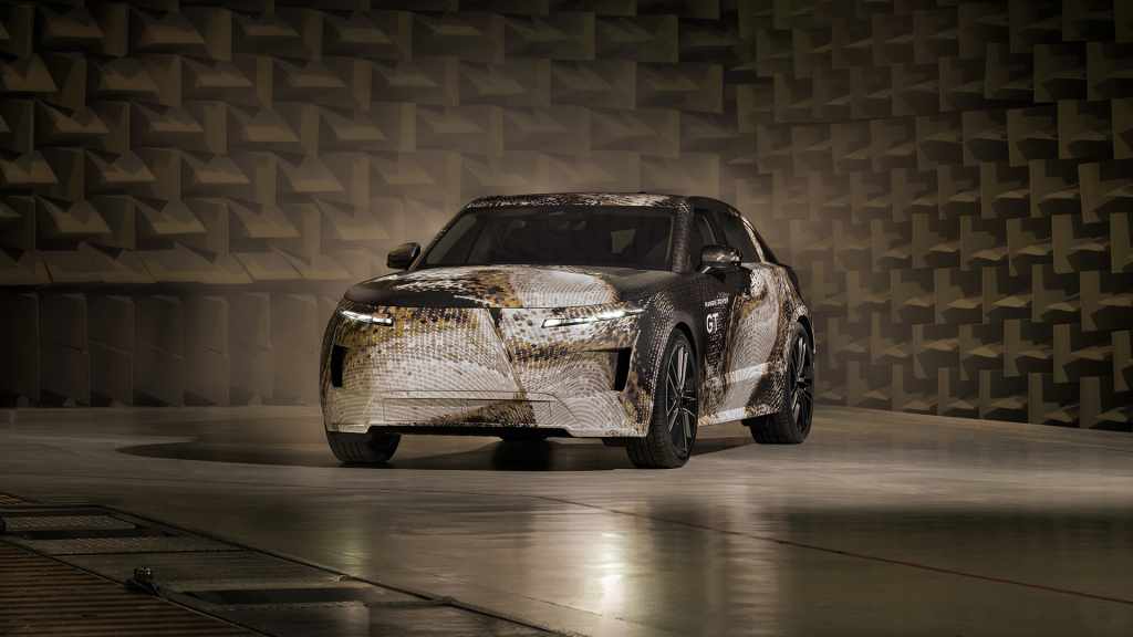カモフラージュされたRANGE ROVER GTのフロントスリークォーター