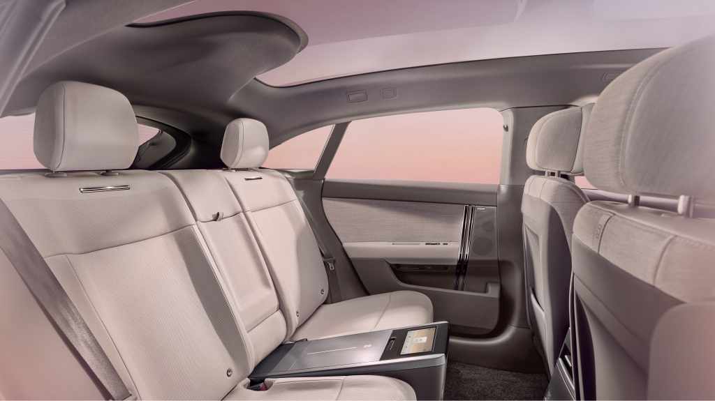 RANGE ROVER GTの後席空間